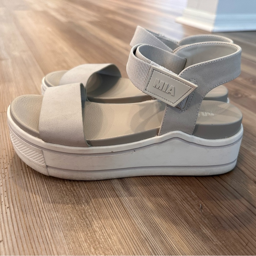 MIA Women's Sandals in Light Gray - Picture 4 of 8